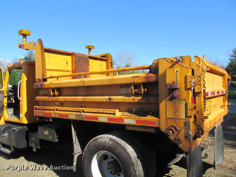 image for item J2613 2002 International 4900 dump truck