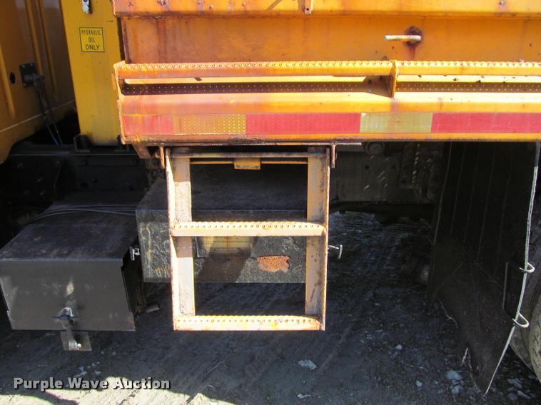 image for item J2613 2002 International 4900 dump truck