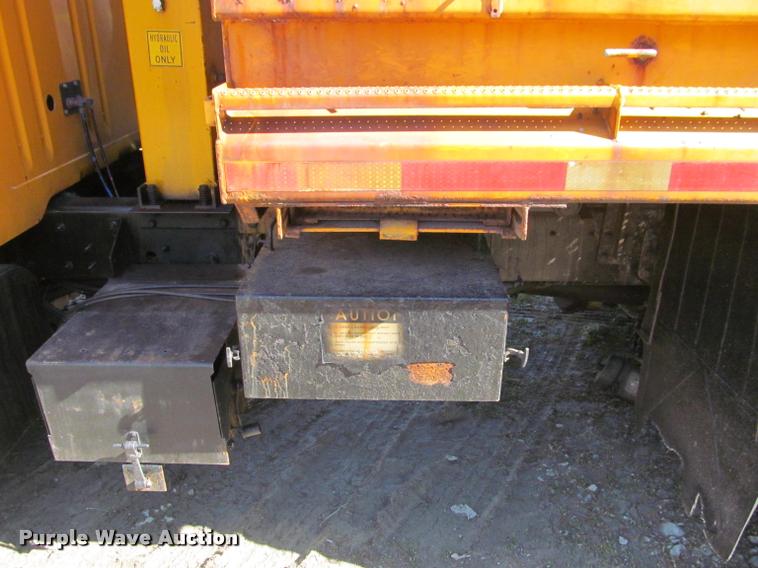 image for item J2613 2002 International 4900 dump truck