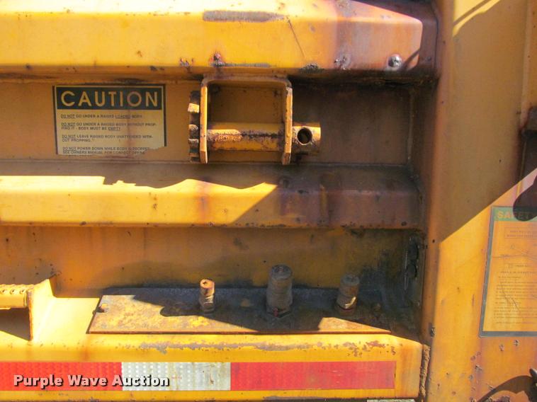 image for item J2613 2002 International 4900 dump truck