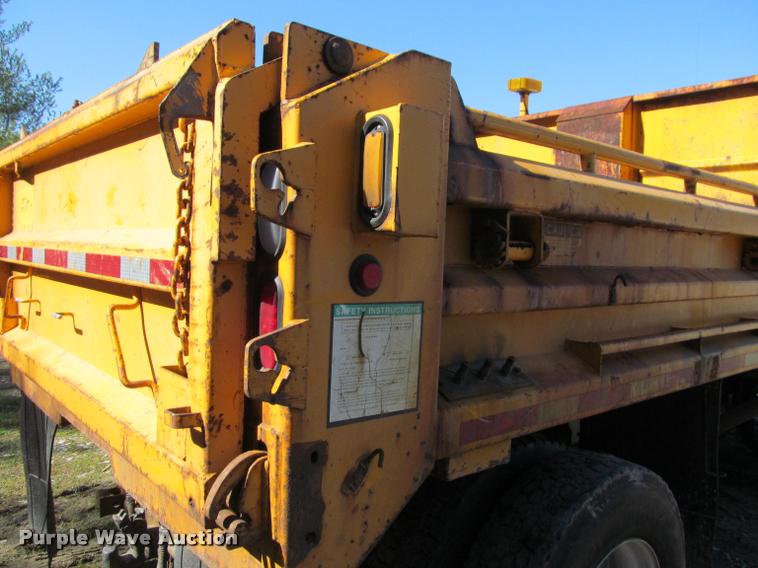 image for item J2613 2002 International 4900 dump truck