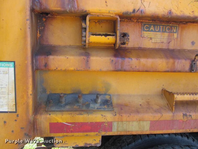 image for item J2613 2002 International 4900 dump truck