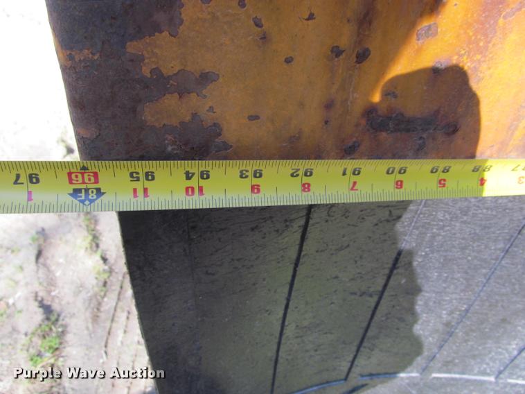 image for item J2613 2002 International 4900 dump truck