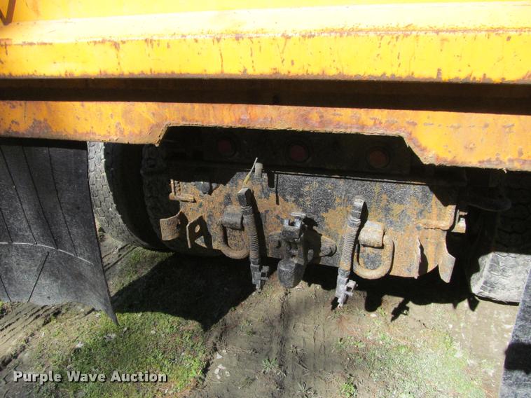 image for item J2613 2002 International 4900 dump truck