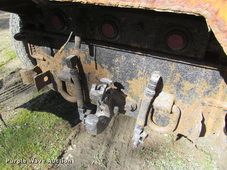 image for item J2613 2002 International 4900 dump truck