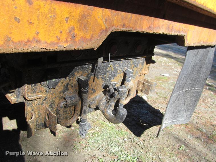 image for item J2613 2002 International 4900 dump truck