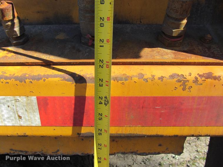 image for item J2613 2002 International 4900 dump truck