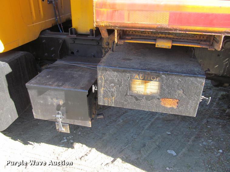 image for item J2613 2002 International 4900 dump truck