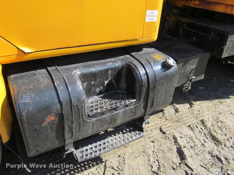 image for item J2613 2002 International 4900 dump truck