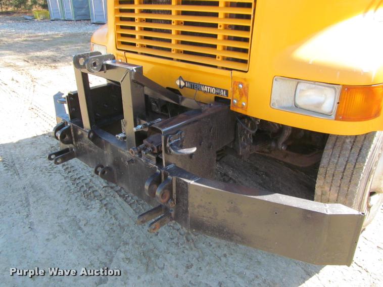 image for item J2613 2002 International 4900 dump truck