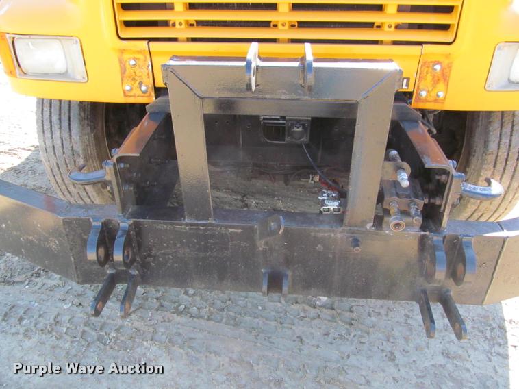 image for item J2613 2002 International 4900 dump truck