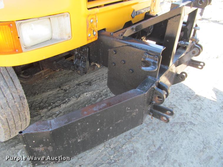 image for item J2613 2002 International 4900 dump truck