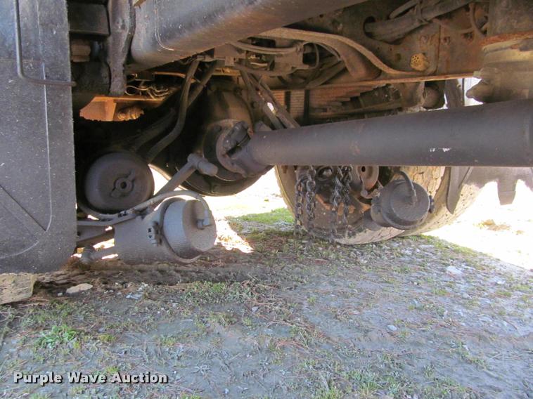 image for item J2613 2002 International 4900 dump truck