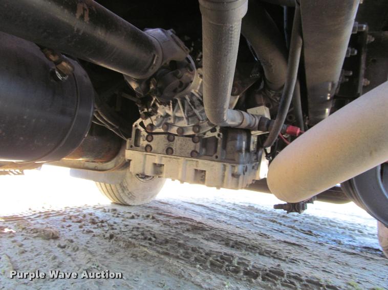 image for item J2613 2002 International 4900 dump truck