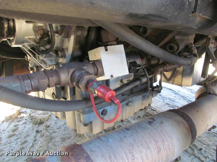 image for item J2613 2002 International 4900 dump truck