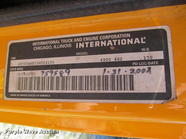 image for item J2613 2002 International 4900 dump truck