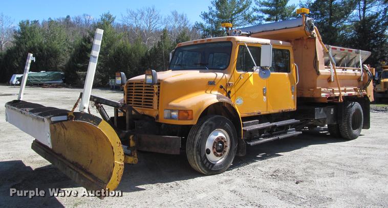 image for item J2614 2001 International 4900 dump truck