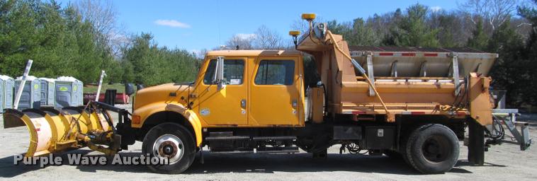 image for item J2614 2001 International 4900 dump truck