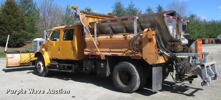 image for item J2614 2001 International 4900 dump truck