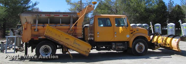 image for item J2614 2001 International 4900 dump truck