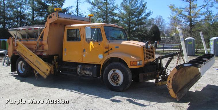 image for item J2614 2001 International 4900 dump truck