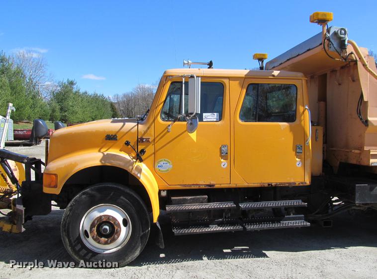 image for item J2614 2001 International 4900 dump truck