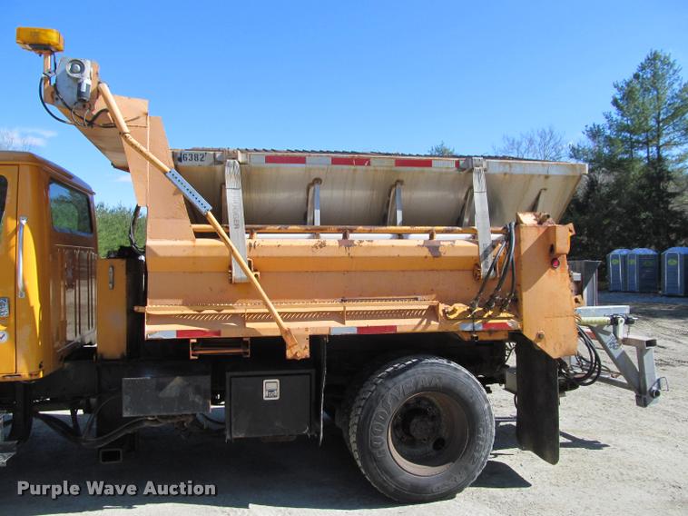image for item J2614 2001 International 4900 dump truck