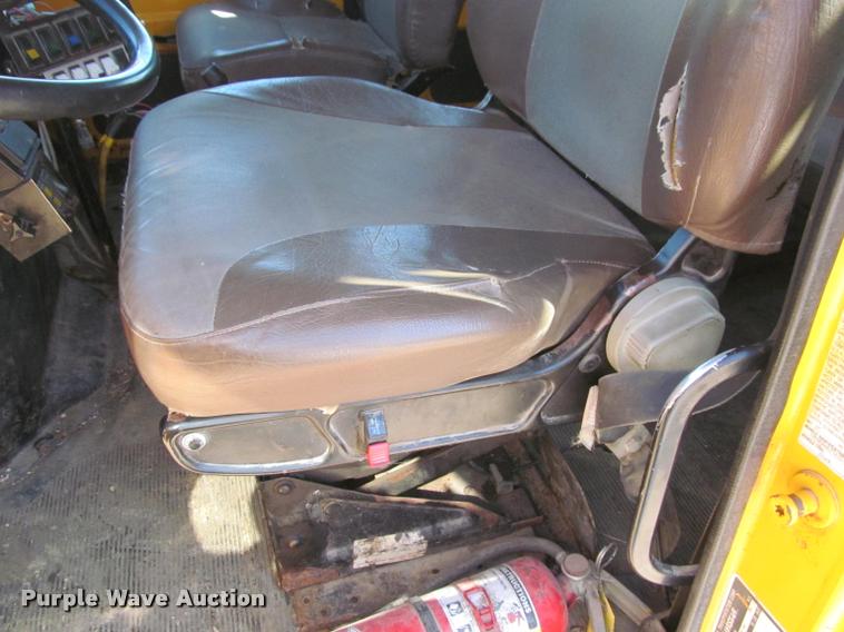 image for item J2614 2001 International 4900 dump truck