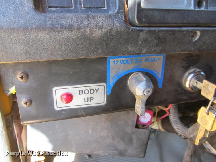 image for item J2614 2001 International 4900 dump truck