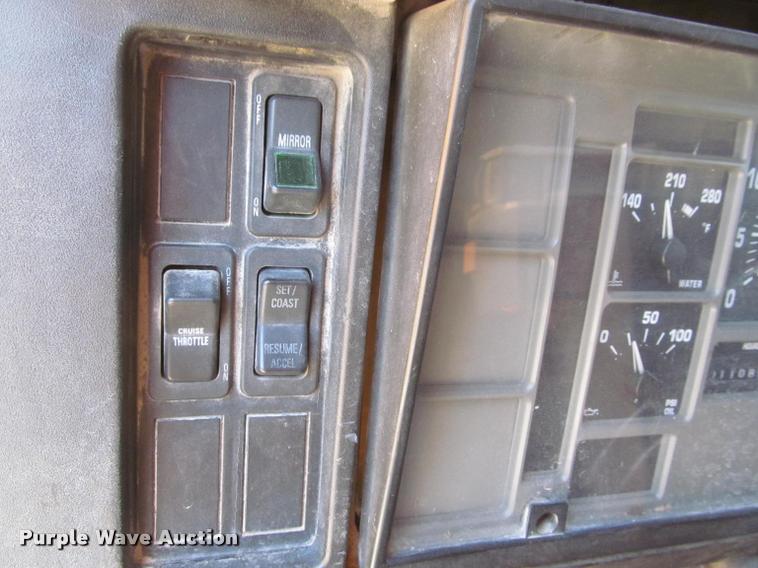 image for item J2614 2001 International 4900 dump truck