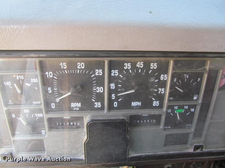 image for item J2614 2001 International 4900 dump truck