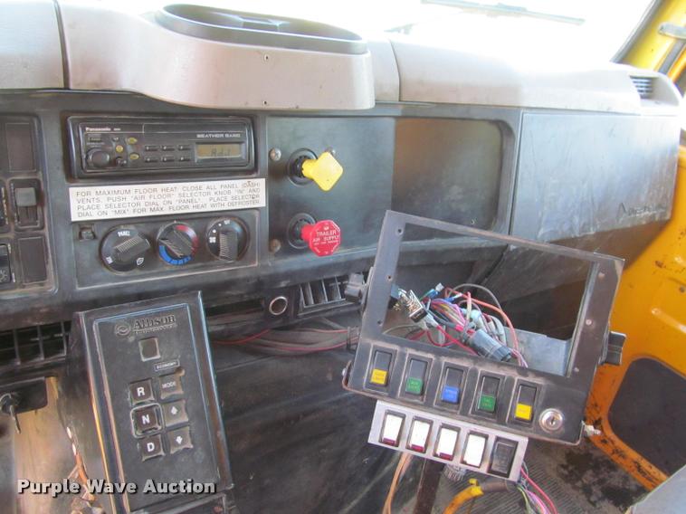 image for item J2614 2001 International 4900 dump truck