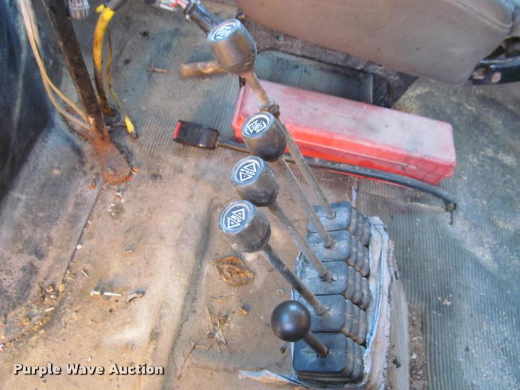 image for item J2614 2001 International 4900 dump truck