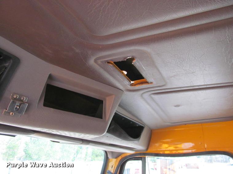 image for item J2614 2001 International 4900 dump truck