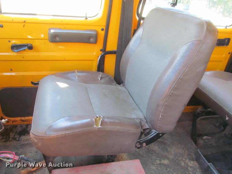 image for item J2614 2001 International 4900 dump truck