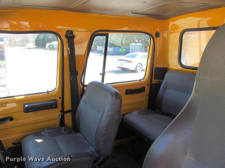 image for item J2614 2001 International 4900 dump truck