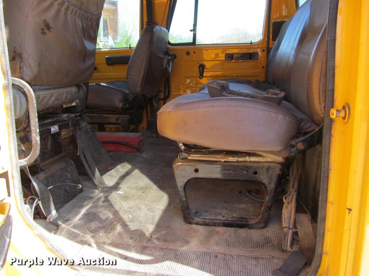 image for item J2614 2001 International 4900 dump truck
