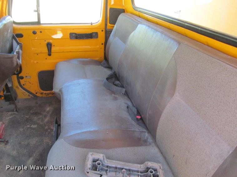 image for item J2614 2001 International 4900 dump truck