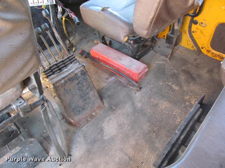 image for item J2614 2001 International 4900 dump truck