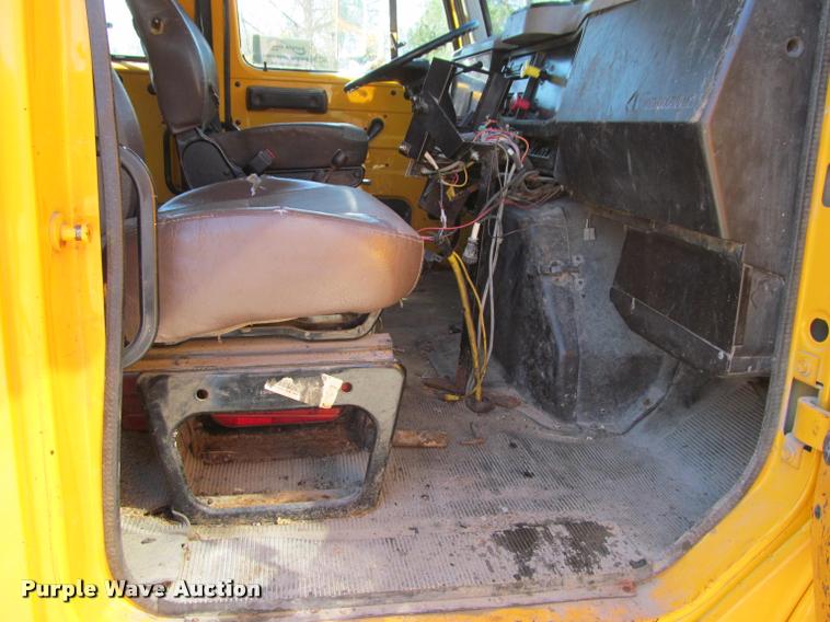 image for item J2614 2001 International 4900 dump truck