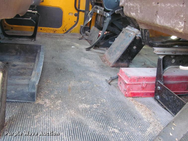 image for item J2614 2001 International 4900 dump truck