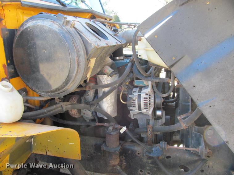 image for item J2614 2001 International 4900 dump truck