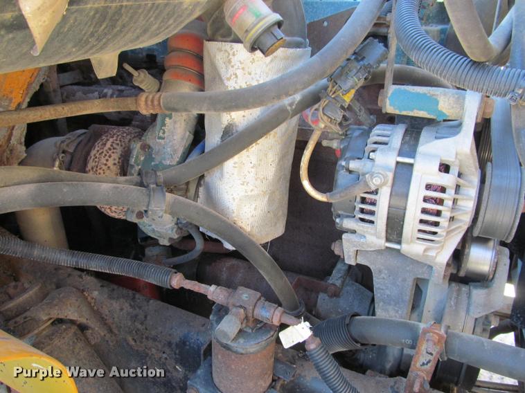 image for item J2614 2001 International 4900 dump truck