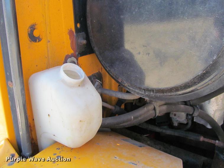 image for item J2614 2001 International 4900 dump truck