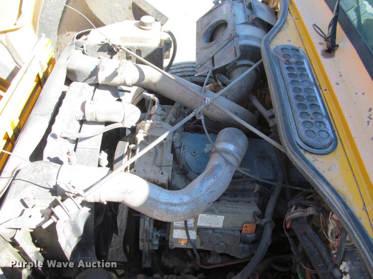 image for item J2614 2001 International 4900 dump truck