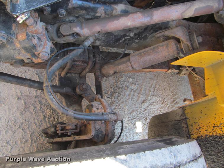 image for item J2614 2001 International 4900 dump truck