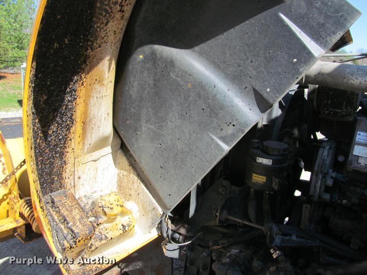 image for item J2614 2001 International 4900 dump truck