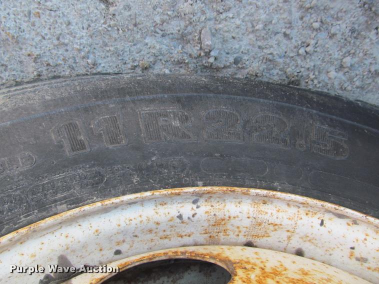 image for item J2614 2001 International 4900 dump truck