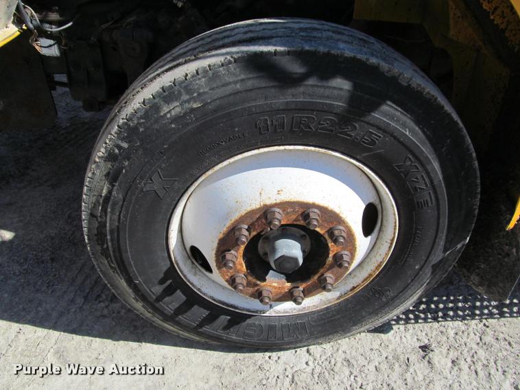 image for item J2614 2001 International 4900 dump truck