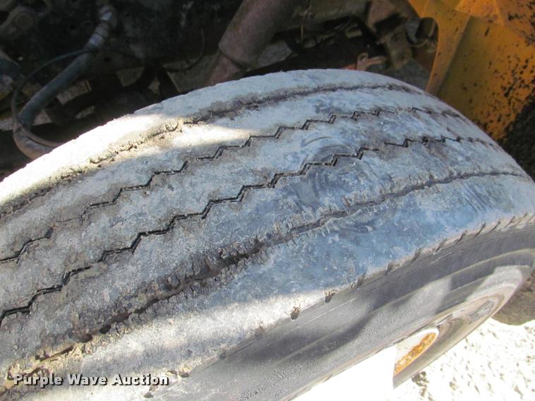 image for item J2614 2001 International 4900 dump truck